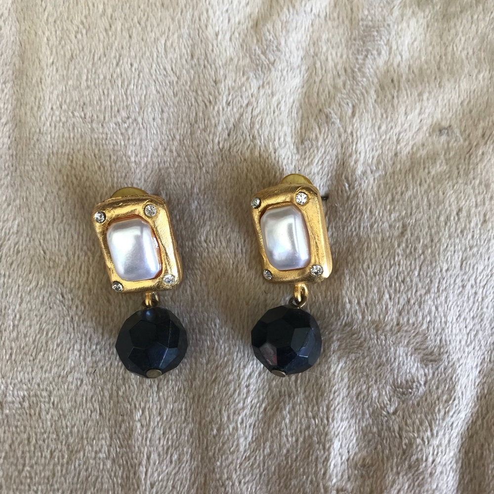 Black & gold earrings with Pearl & rhinestone - Picture 2 of 3